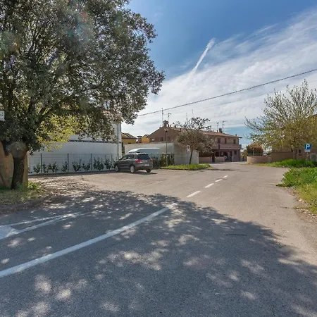 Apartmán Guesthost - La Sammartina Garden X6 *